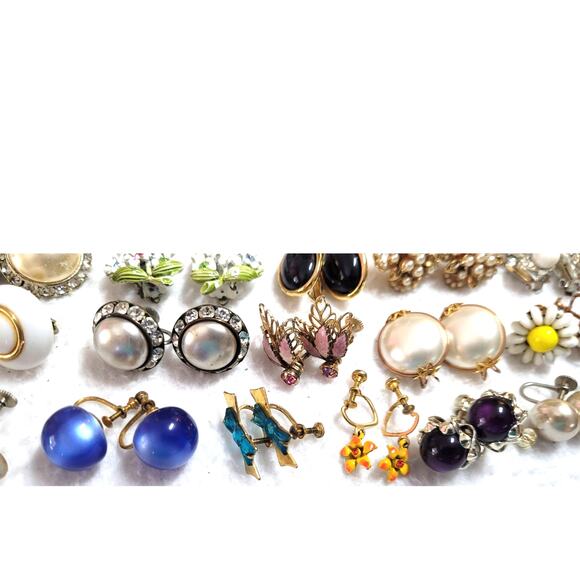 37 Pc Vintage 1950s 1960s Clip On Screw Back Earrings Lot Mixed Styles Estate - Picture 8 of 14